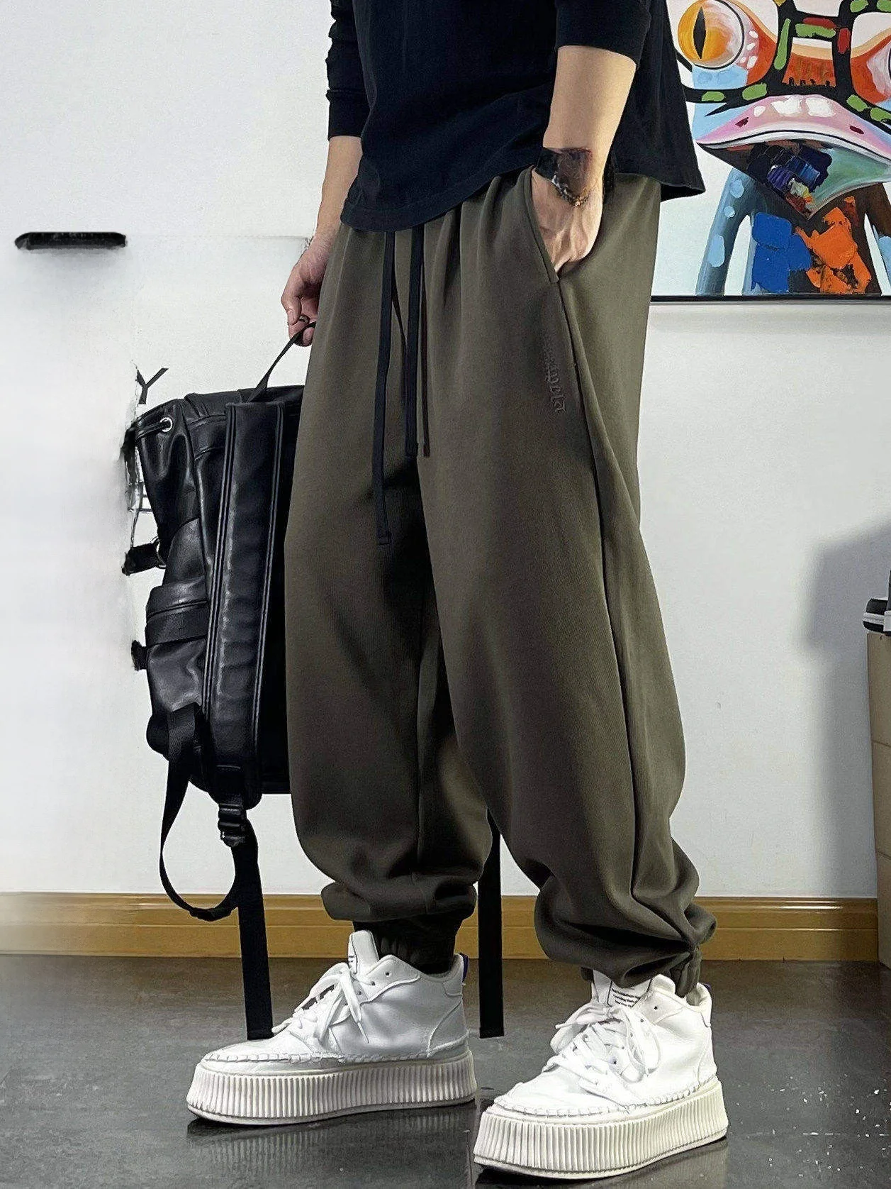 

Мужские спортивные брюки для фитнеса, свободные трикотажные повседневные джоггеры с вышивкой, молодежные, весенне-осенние, универсальные, свободного кроя, для отдыха