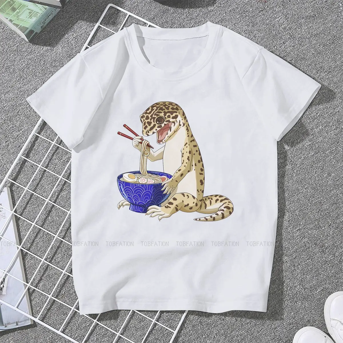 Leopard Eats Japanese Ramen Noodles Women TShirt Gecko Lover Girls Graphic Tees O-neck Female T Shirt 4XL Funny Hipster Gift