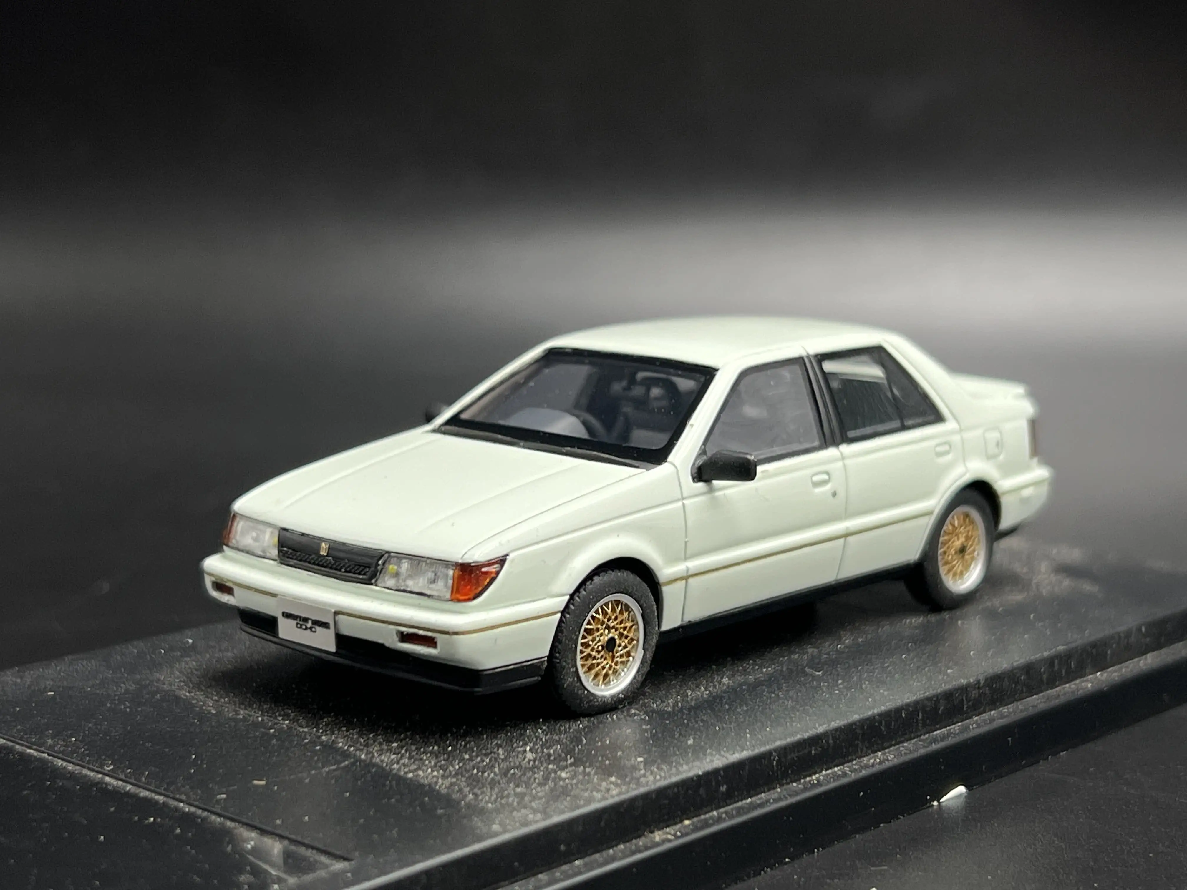 hi-story-1-43-scale-isuzu-gemini-zz-1988-resin-car-model