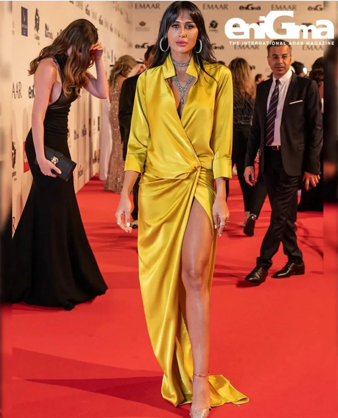 

Customized Long Yellow Evening Dresses With Slit فساتين السهرة Mermaid Pleat V-Neck Zipper Back Party Dress f