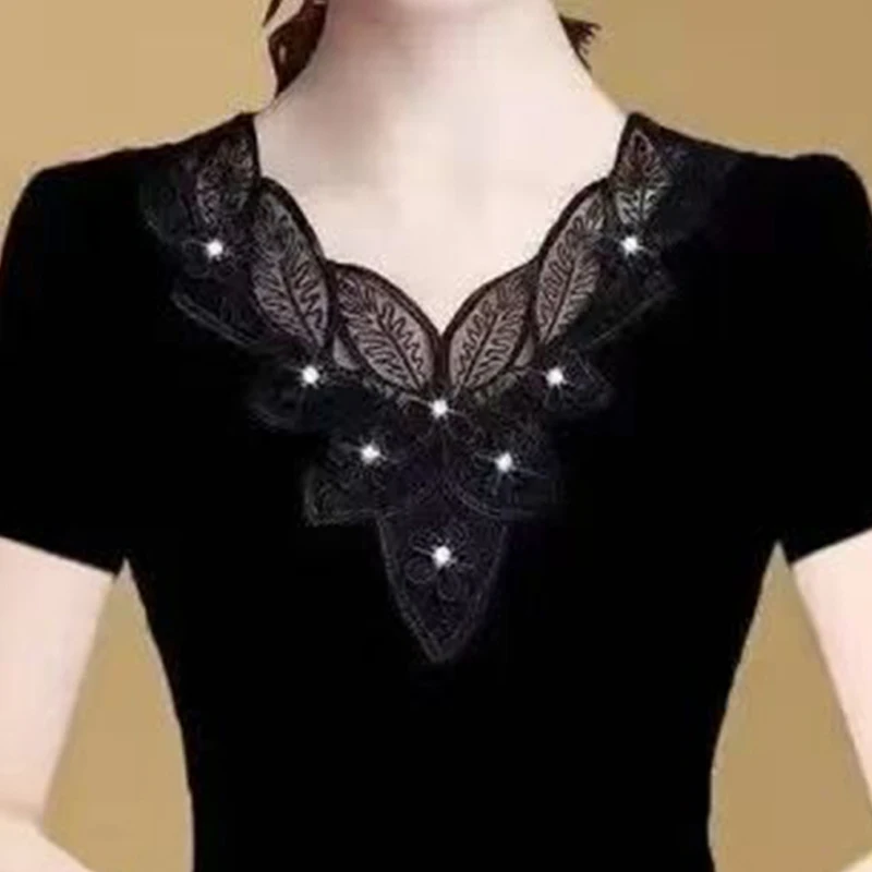 

Летняя женская футболка 2026: модный топ с V-образным вырезом, коротким рукавом, пэчворком, бисером и кружевом, повседневная черная сетчатая рубашка