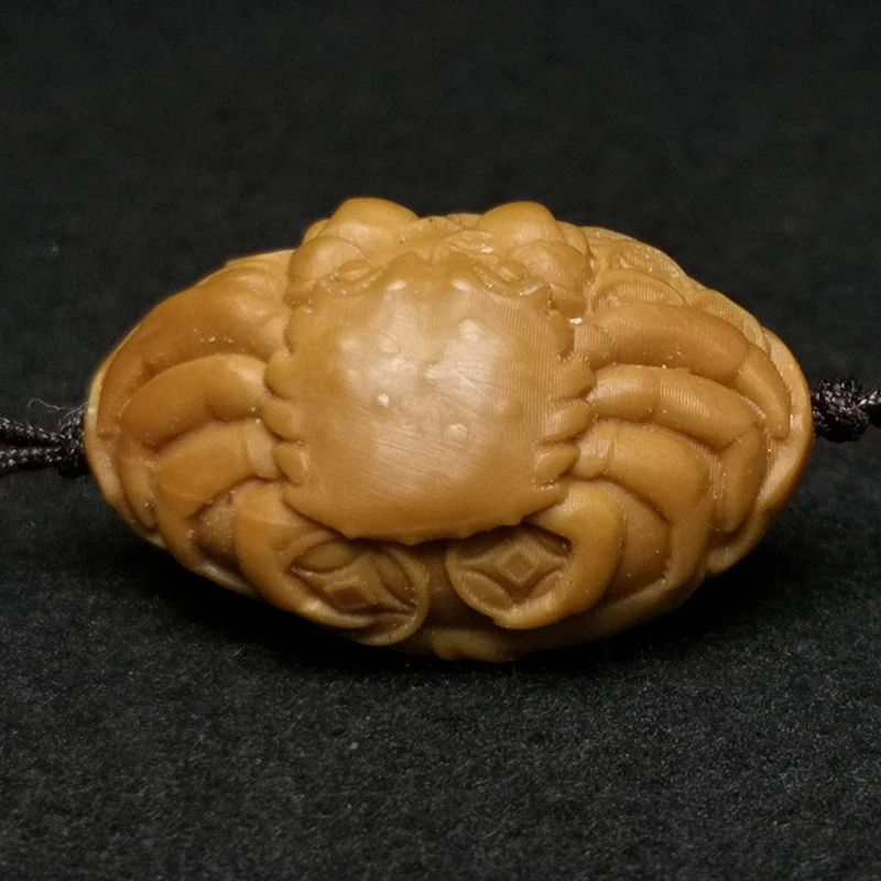 YIZHU CULTUER ART Size 3 × 1.9 cm Chinese Hand-carved Olive Coin Money Crab Statue Netsuke Pendant Gift