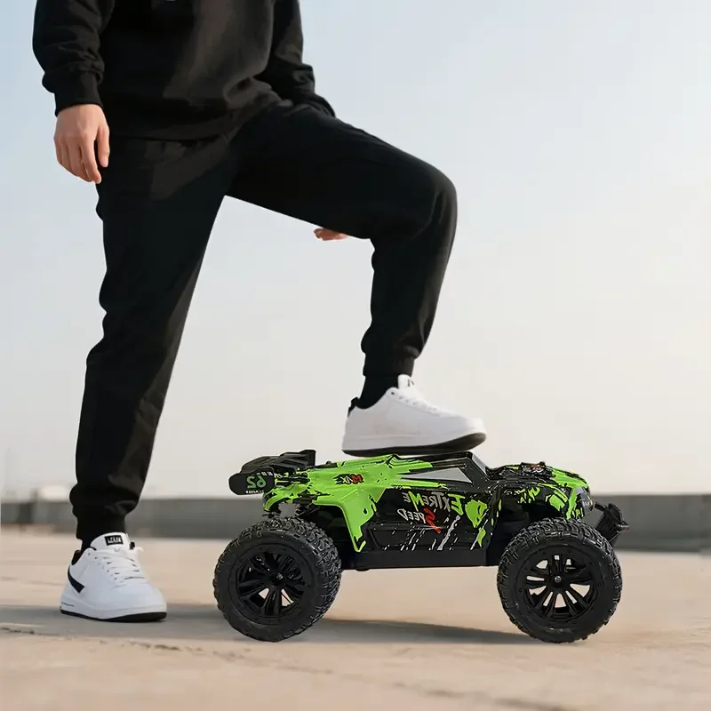 

High-speed remote-controlled car, 1:18 scale remote-controlled monster off-road vehicle, durable body suitable for various terra