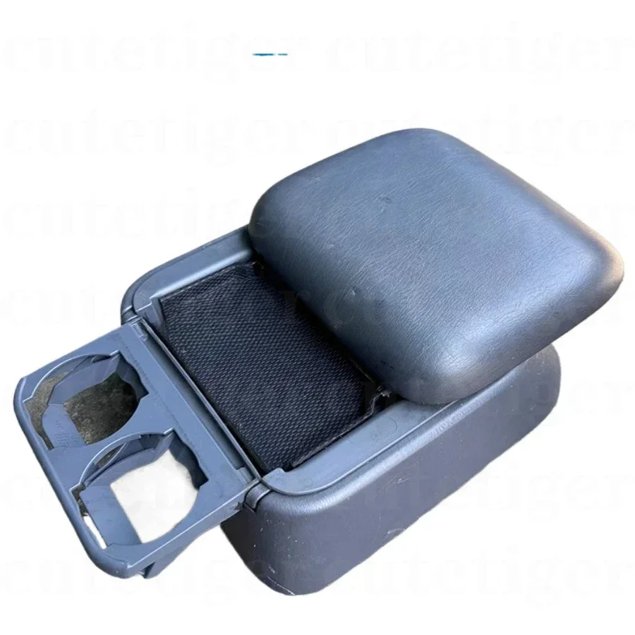 

Suitable for Toyota Overbearing 2700 3400 LC95 armrest upper cover, high version 96-02 original dismantling car used products
