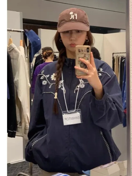 Retro Embroidered Sportswear Jacket Women's Chic Loose Fashionable High-End Design Autumn Winter New Style Button Closure