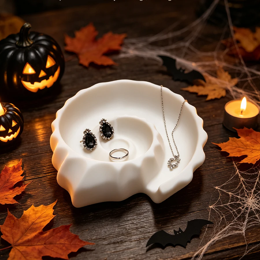3D Embossed Shell-Shaped Matte White Jewelry Tray, Ocean-Themed Nautilus Design Jewelry Dish, Multifunctional Storage Rack for Rings, Earrings, Necklaces, Vanity Table, Bedside Table, Entryway, Bathroom Storage Tray, Multifunctional Desktop Organizer for Small Items, Nordic Modern Style with a Soft Matte Finish, Home Bedroom Vanity Decoration, Trendy New Product, Creative Birthday Gift for Women, Souvenir Gift
