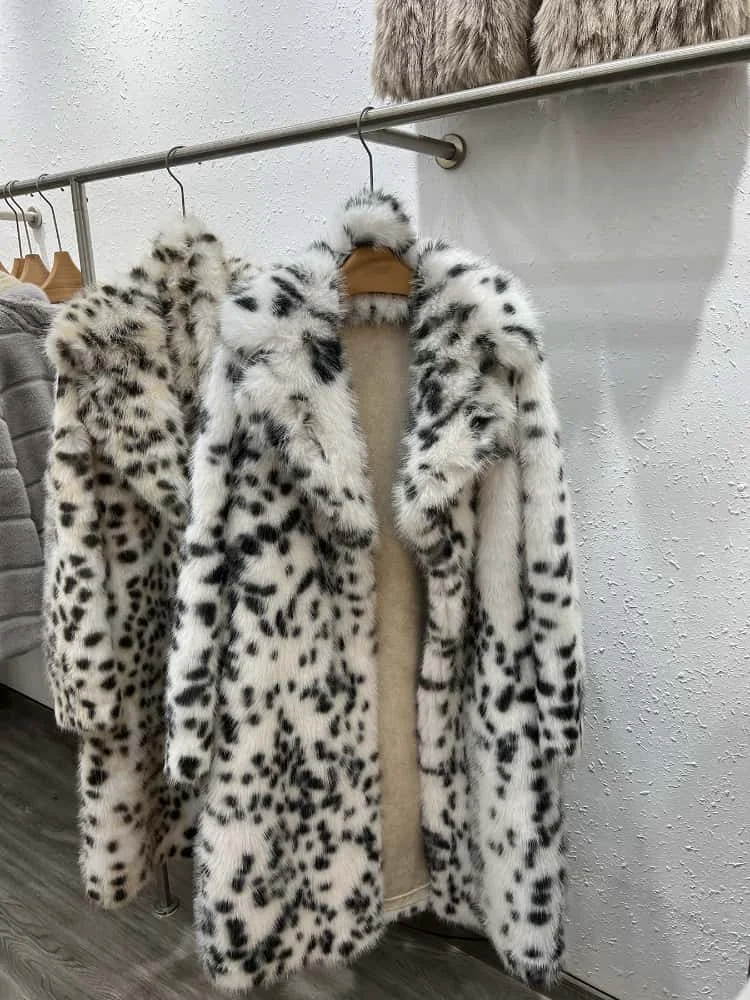 Vintage Luxury Leopard Faux Fur Long Coats For Women Loose Long Sleeve 2025 Winter Fashion Casual Thicken Female Elegant Outwear