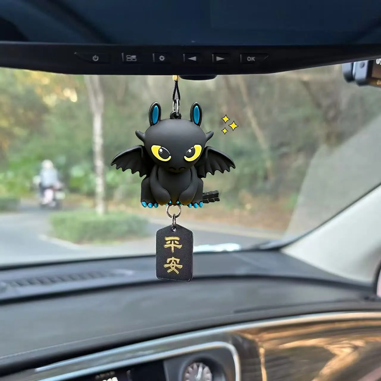 Muñeco colgante para coche, lindo peluche de dibujos animados, juguete novedoso para decoración de coche, adorno para el salpicadero, regalo navideño para amigos