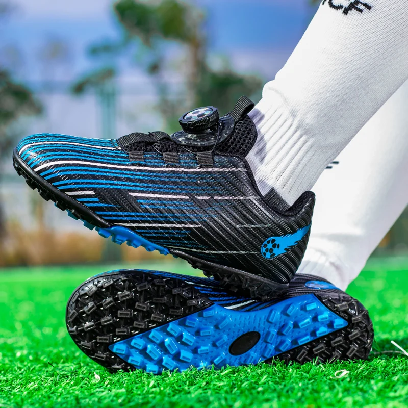 أحذية كرة القدم للأطفال، أحذية رياضية جديدة خفيفة الوزن بإبزيم دوار للأولاد والبنات في الهواء الطلق، أحذية تدريب مقاومة للماء ومضادة للانزلاق