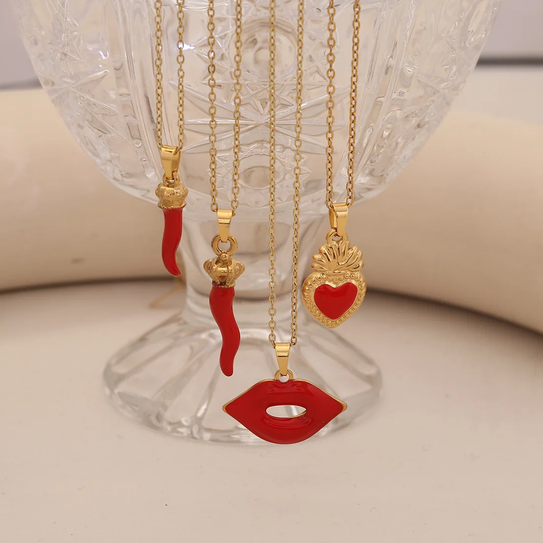 Pedina Goteo de aceite Labios rojos Chili Colgante Collar Moda Amor Cadena de clavícula de acero inoxidable