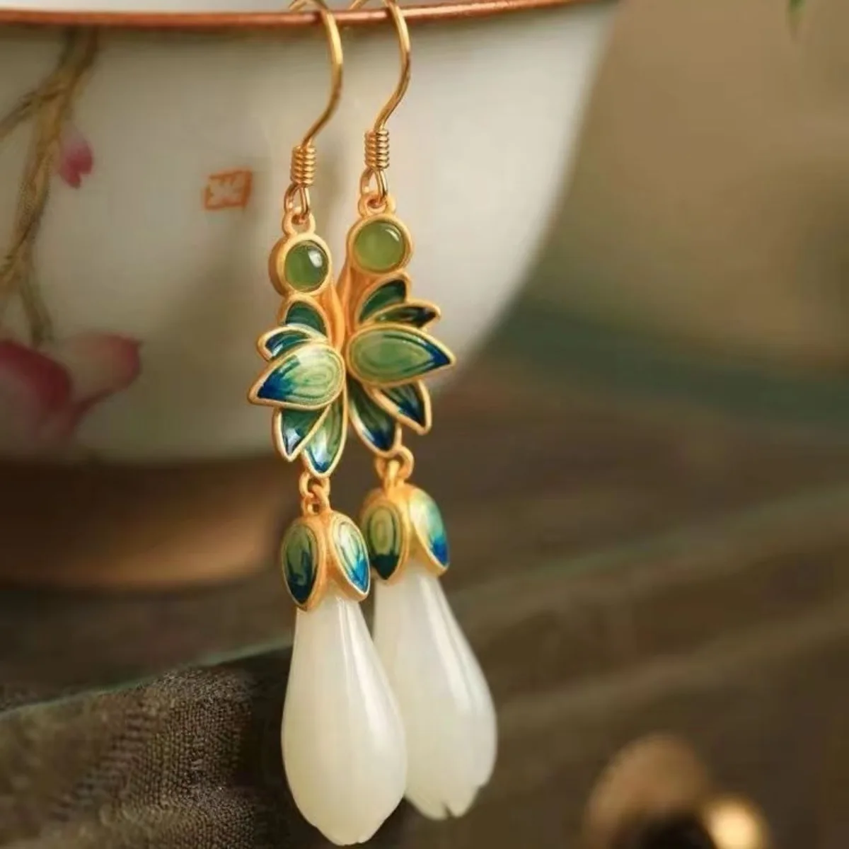 Ethnic Chinese Colorful Jade Pendant Earrings for Women Retro Palace Design Lovely Small Jewelry Creative Ear Clip Hanfu Gifts