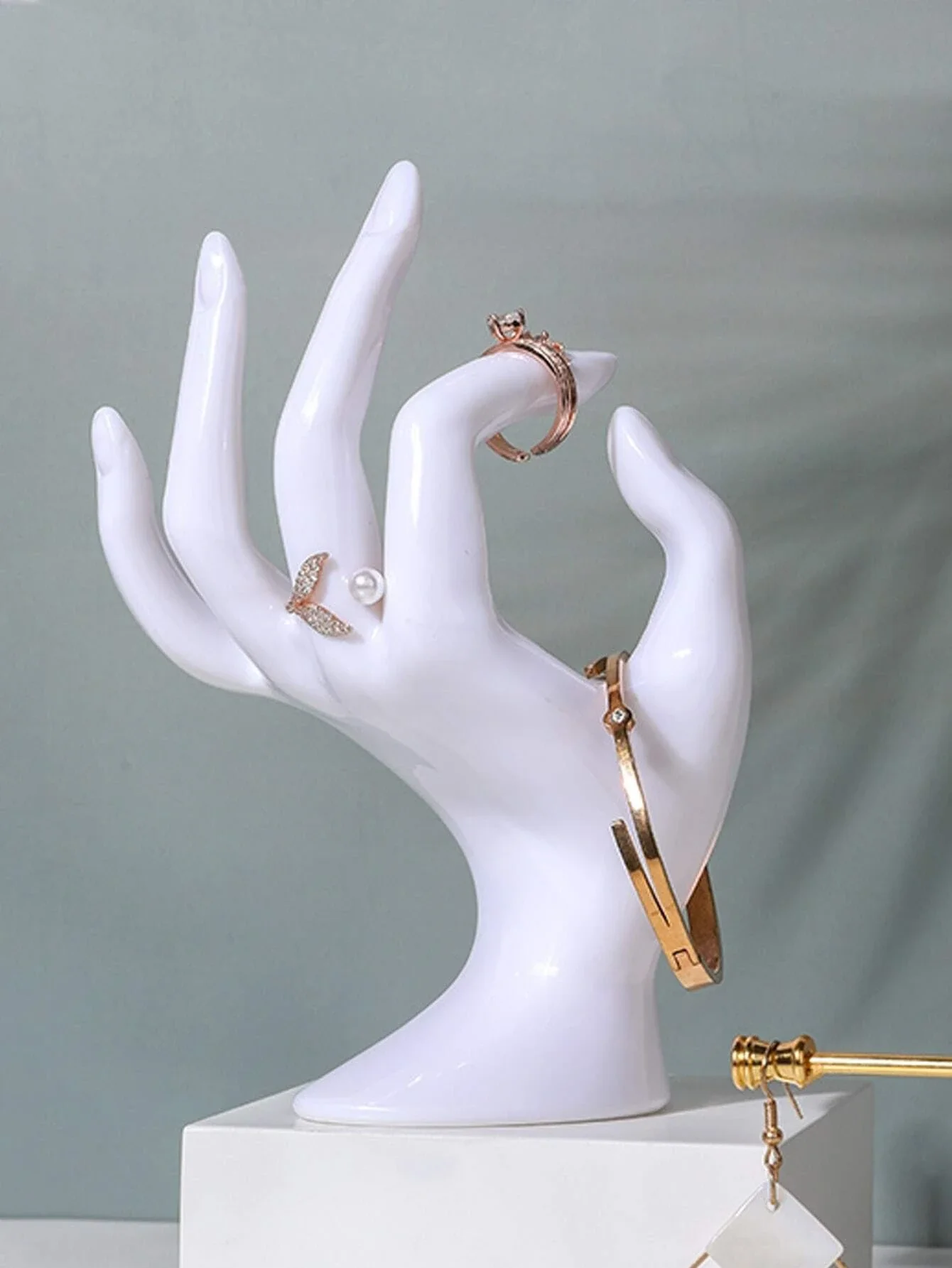 1pc Hand Shaped Jewelry Rack, White Creative Jewelry Display Rack For Household, Gift For Valentines Day Jewlery organizers Book