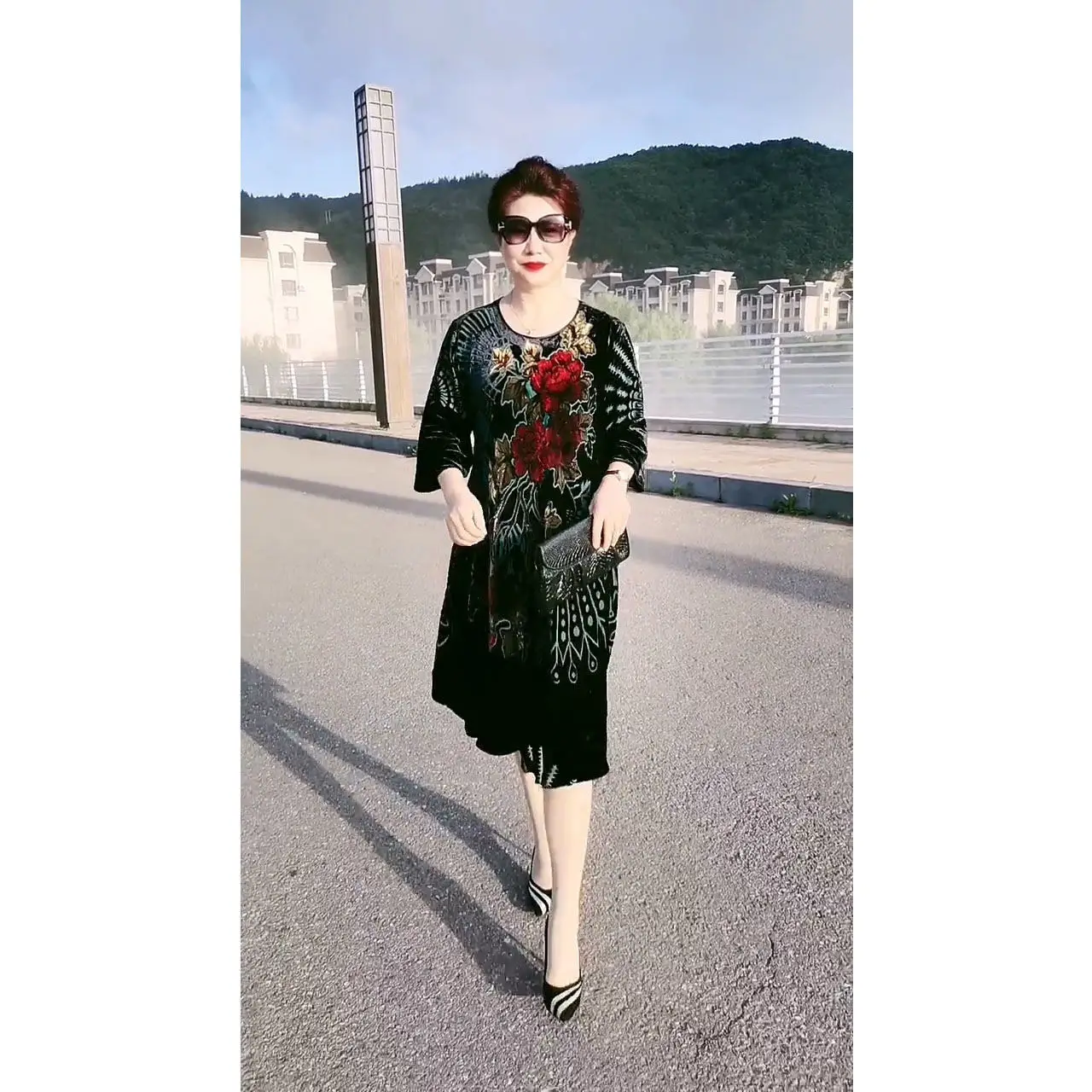 New Summer High-end Rich Wife Retro High-end Fashion Large-size Dress Mother Loose and Slim and Long Style