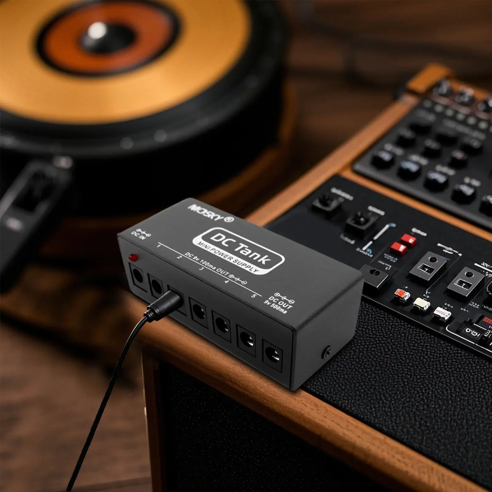 

Mosky DC Tank Мини-гитарный блок питания с педалью 6 изолированных выходов 9 В с защитой от перегрузки по току для бесшумной производительности