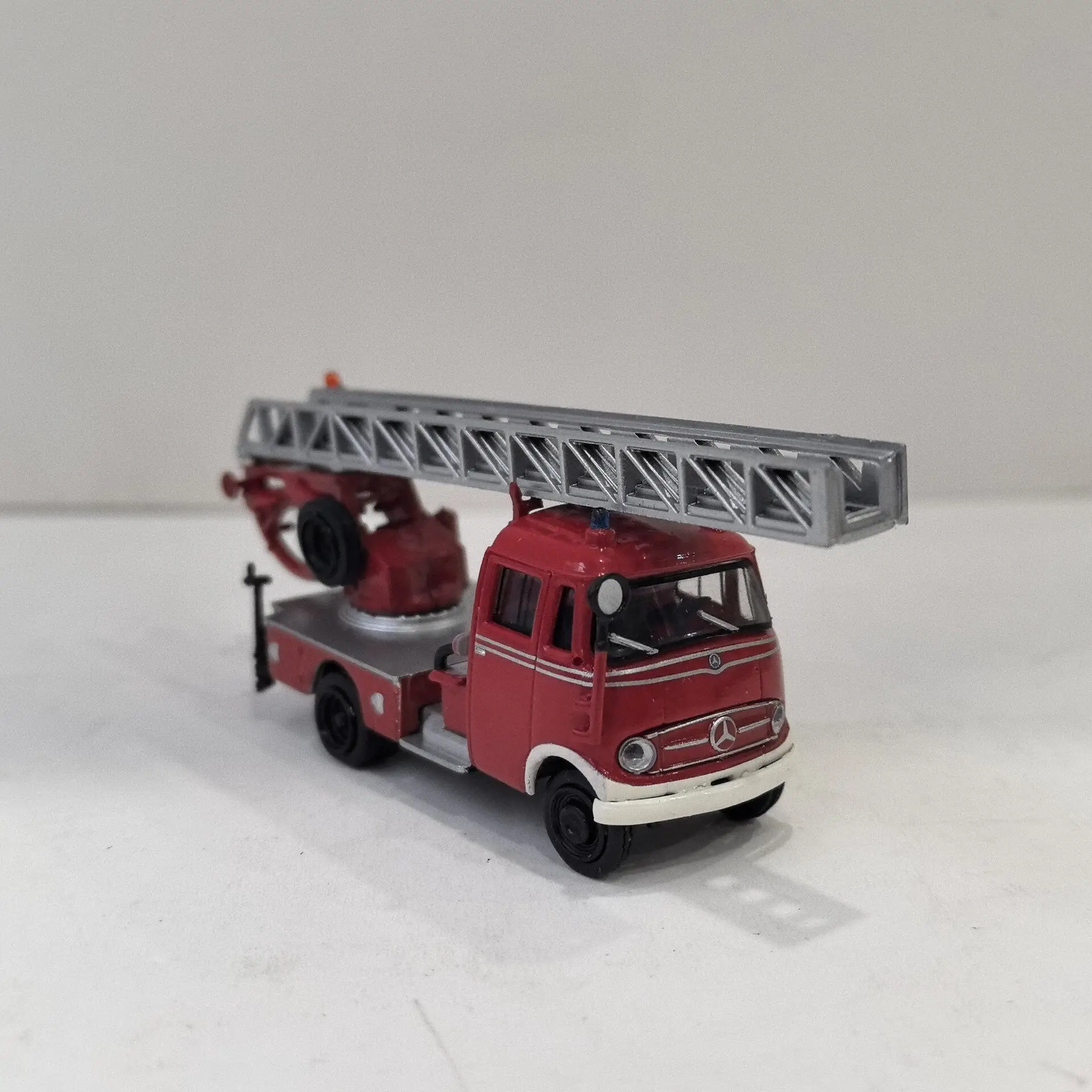 Box Old BREKINA HO 1/87 Scale BENZ MB L 319 DL 18 Fire Truck 25 Plastics Car Model view 4