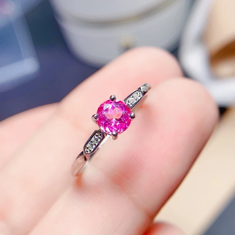 

Женское кольцо из серебра 925 пробы с натуральным розовым топазом