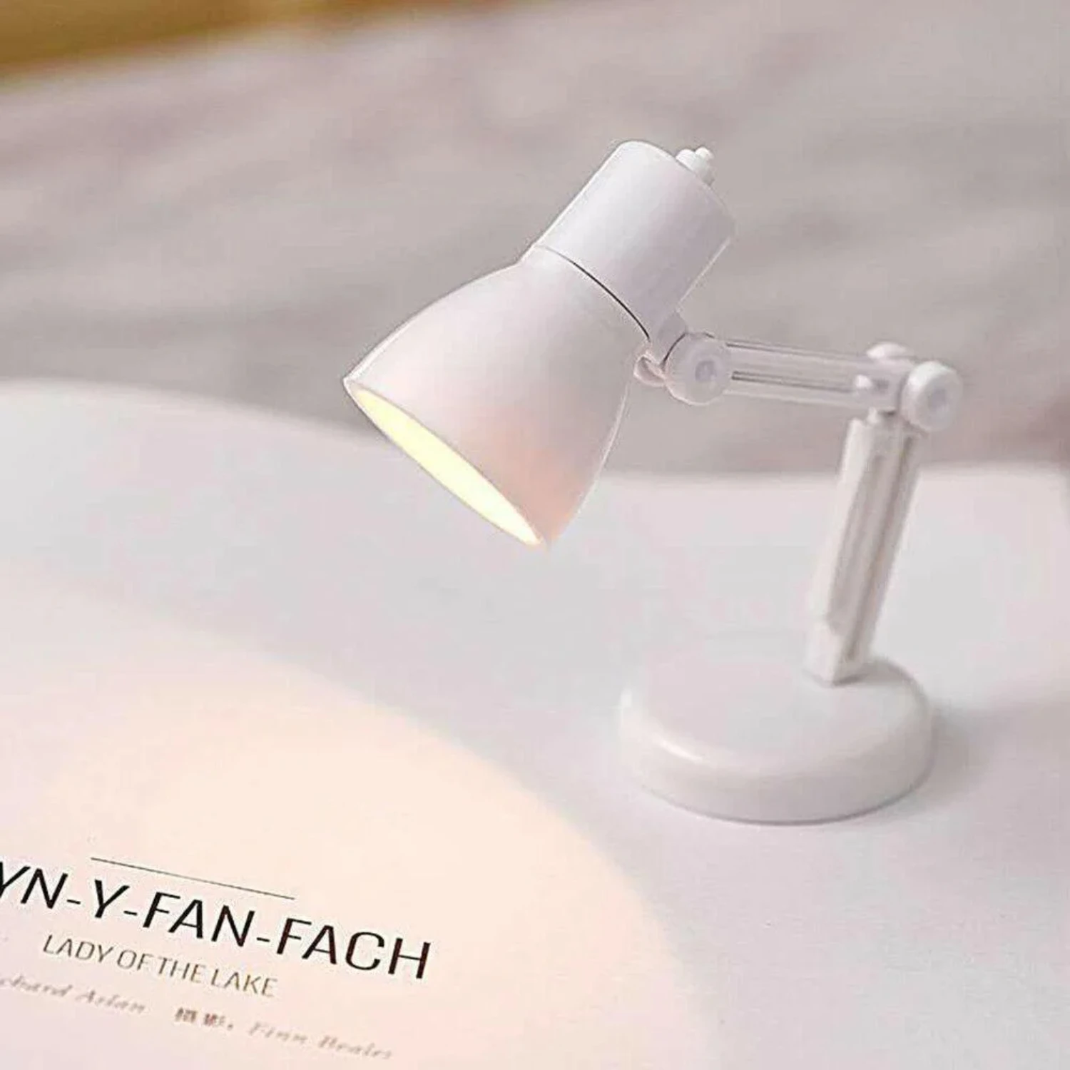 Mini lampada da libro personalizzata accogliente e calda: luce notturna creativa ideale per camera da letto, tavolo da studio e libreria, perfetta per gli occhi p