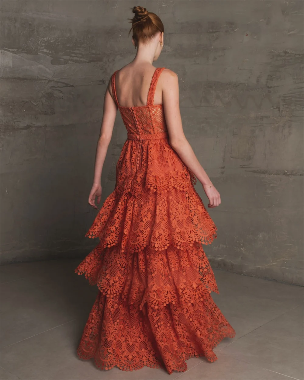 Cathy personnalisé Orange a-ligne en cascade à volants robes de bal col carré découpé robes de noiva robe de soirée sans manches