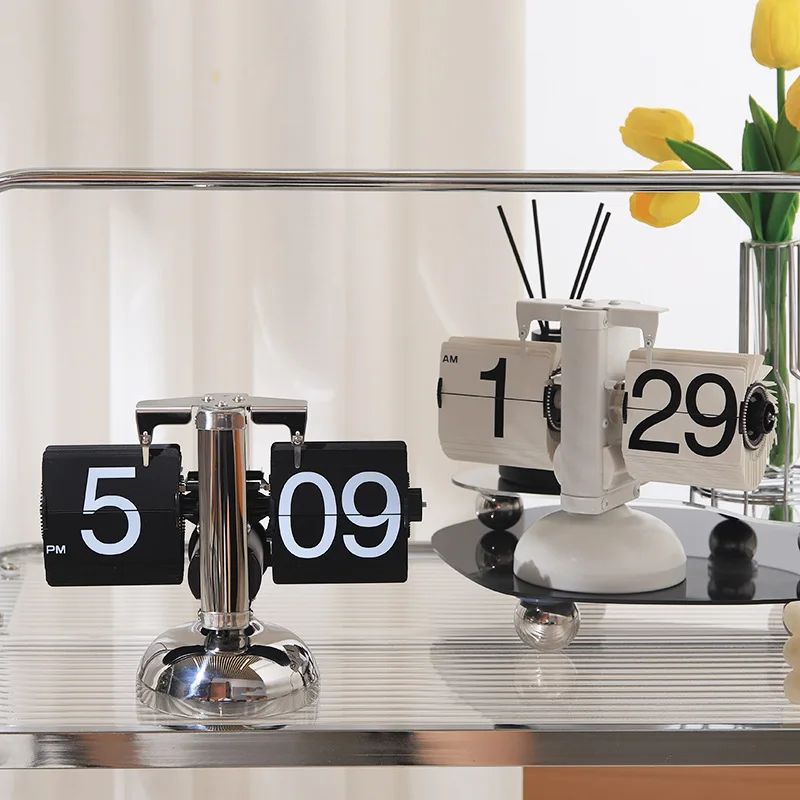 Automatic page turning clock, living room TV cabinet, home decoration ornament, simple small balance, mechanical desk clock