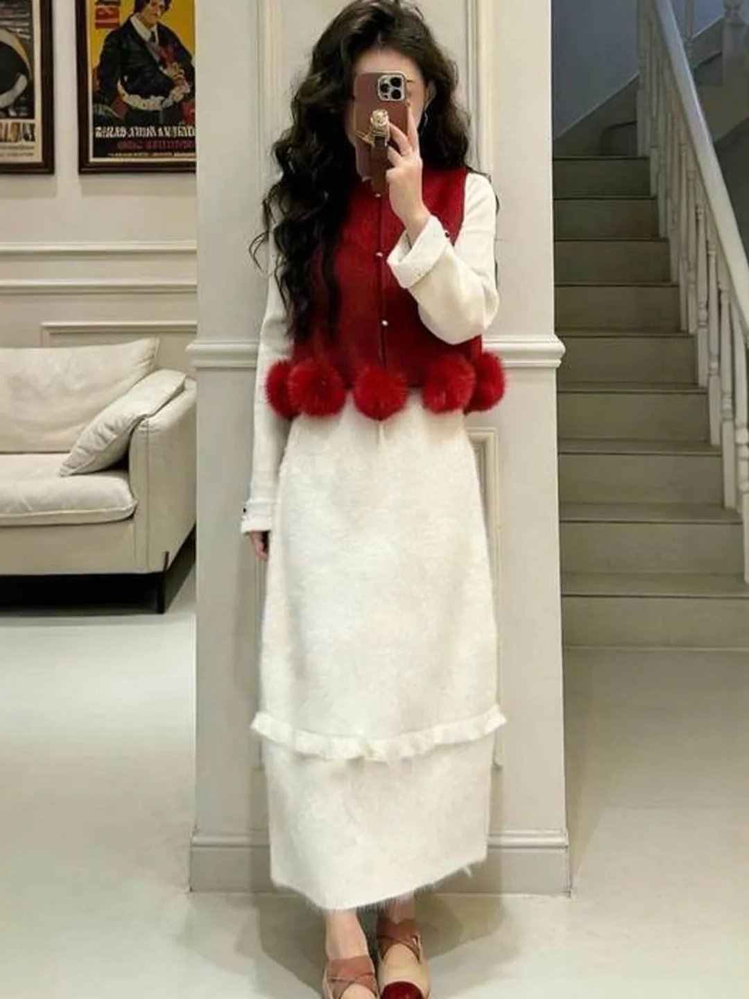 

Стильный весенний комплект из трех предметов: жилет, базовая футболка и юбка. Мягкий, омолаживающий, цельный костюм с длинным рукавом и высоким воротником для тепла.