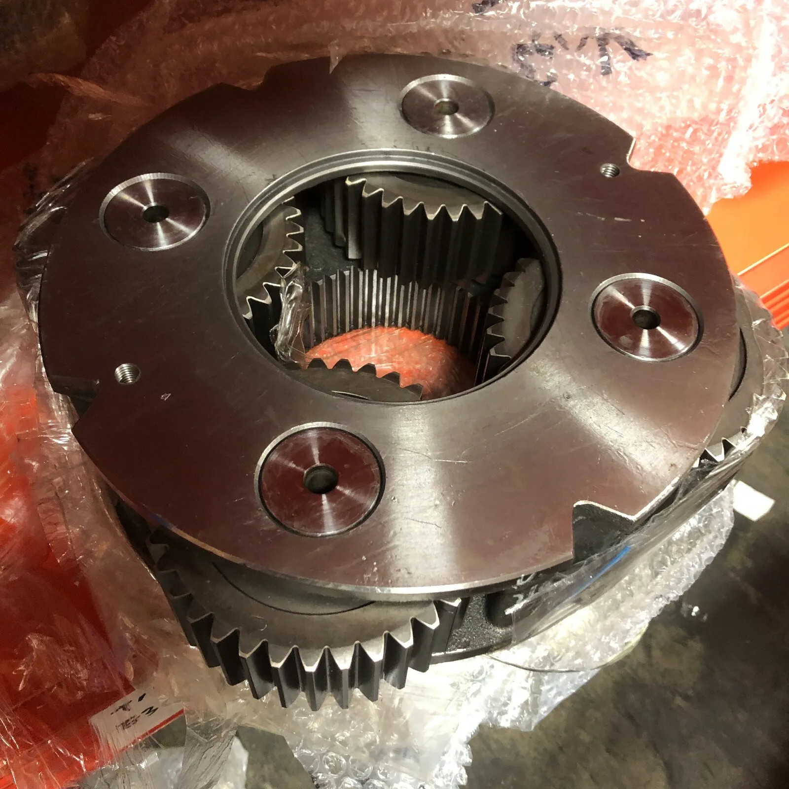 VOE14528723 CARRIER FITS VOLVO EC210B EC210 EC220C EC220D TARVEL REDUCTION