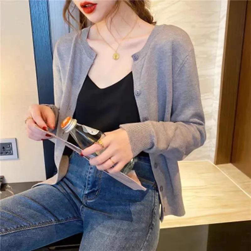 เสื้อสเวตเตอร์แคชเมียร์แขนสั้นทรงหลวม ผ้าฟลีซเนื้อบางเบา แฟชั่นใหม่สำหรับผู้หญิง คอกลม อุ่นสบาย สไตล์เกาหลี สวมใส่สบายๆ เสื้อผ้าแฟชั่น