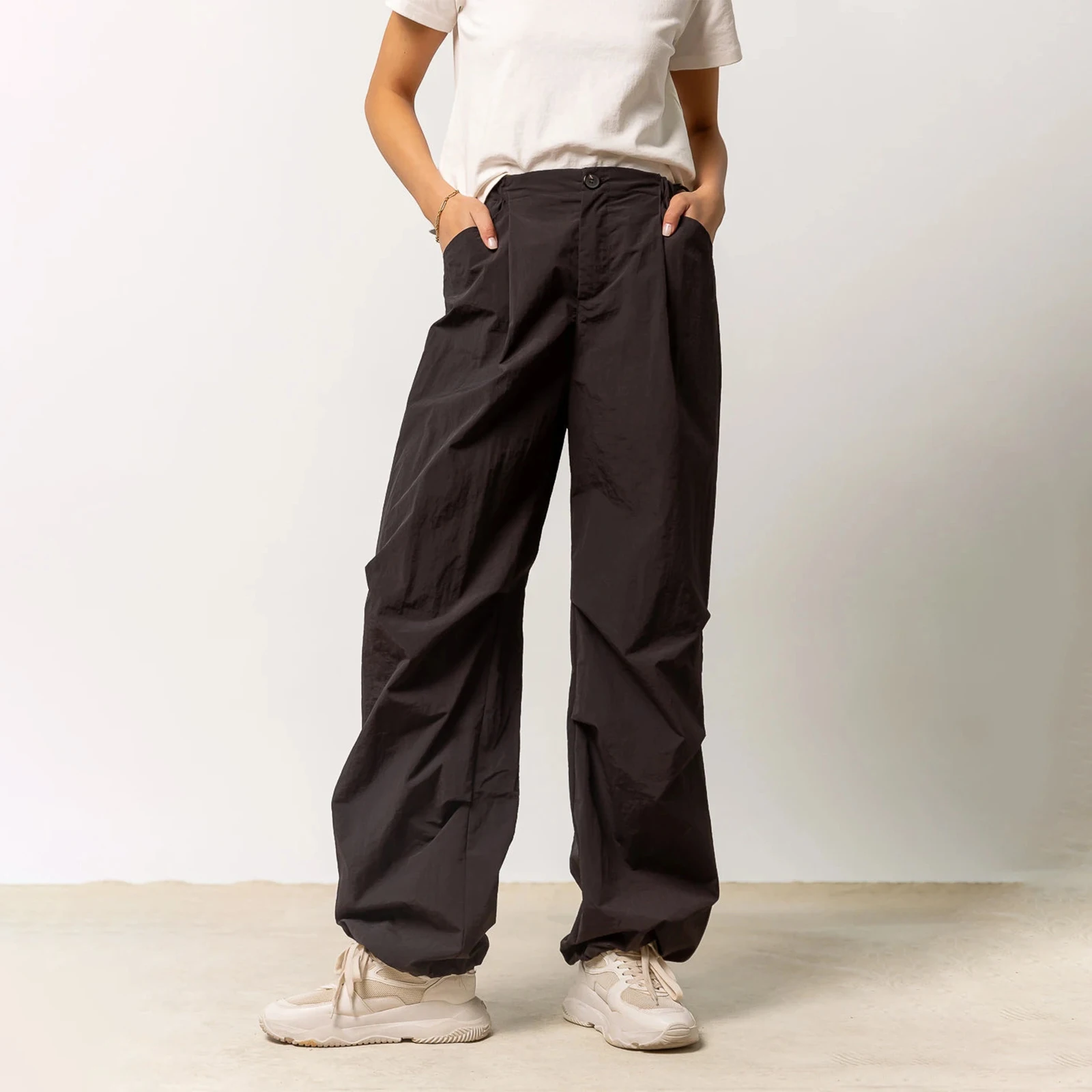 

Women's Casual Cargo Pants Elastic Waist Zipper Button Closure Solid Color Loose Trousers with Pockets Streetwear