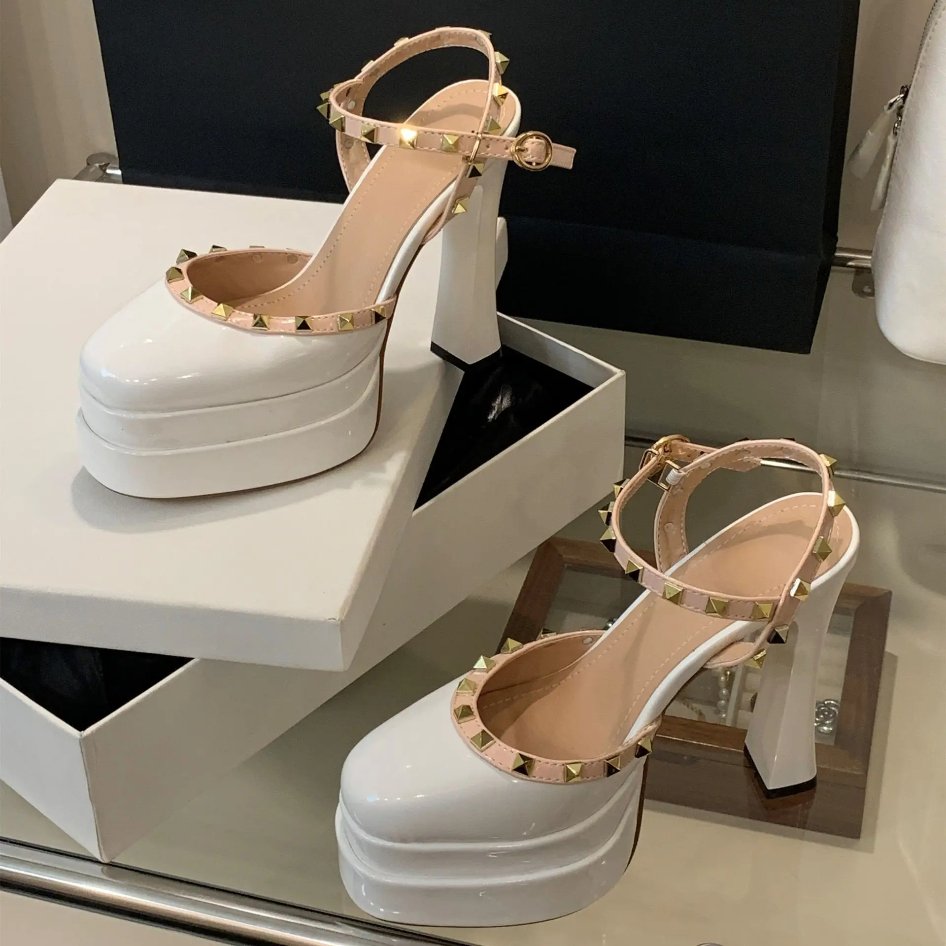 

14cm Summer Fashion Patent Leather Rivet Platform Wedges Women Gladiator Sandals Female Party Wedding High Heels Chunky Shoes