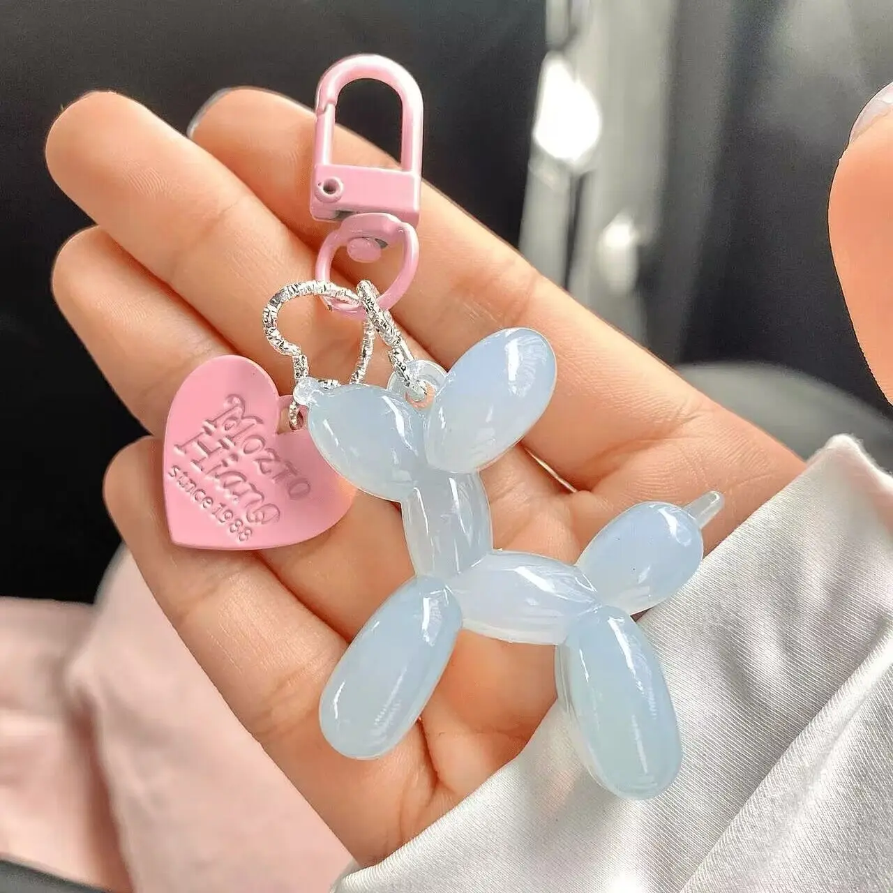 Cute Acrylic Cartoon Balloon Dog Keychains For Women Y2k Bag Pendant Couple Car Key Chains Jewelry Gift Decoration Accessories