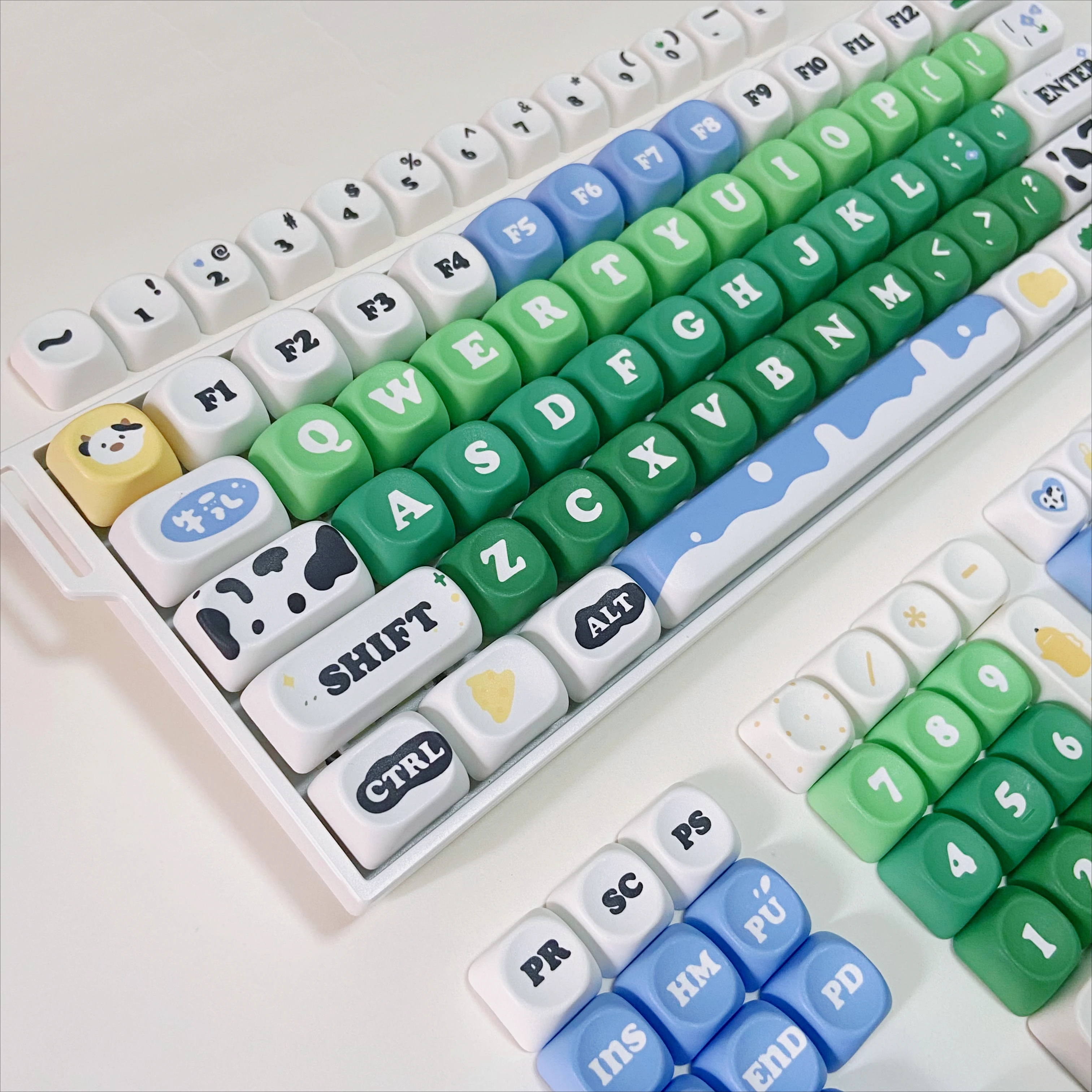 Cute Cow Pasture Keycaps Set Green MOA Key Caps Customized Personalized Replacement for Mechanical Keyboard Gaming Office Work