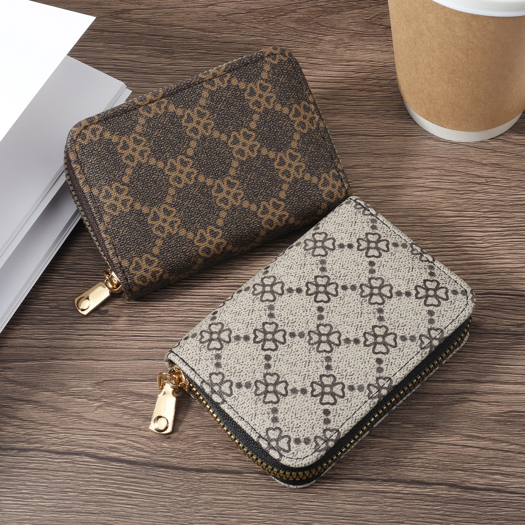 Women's minimalist short wallet with zipper wrapped around clutch wallet, fashionable zipper wrapped around coin wallet