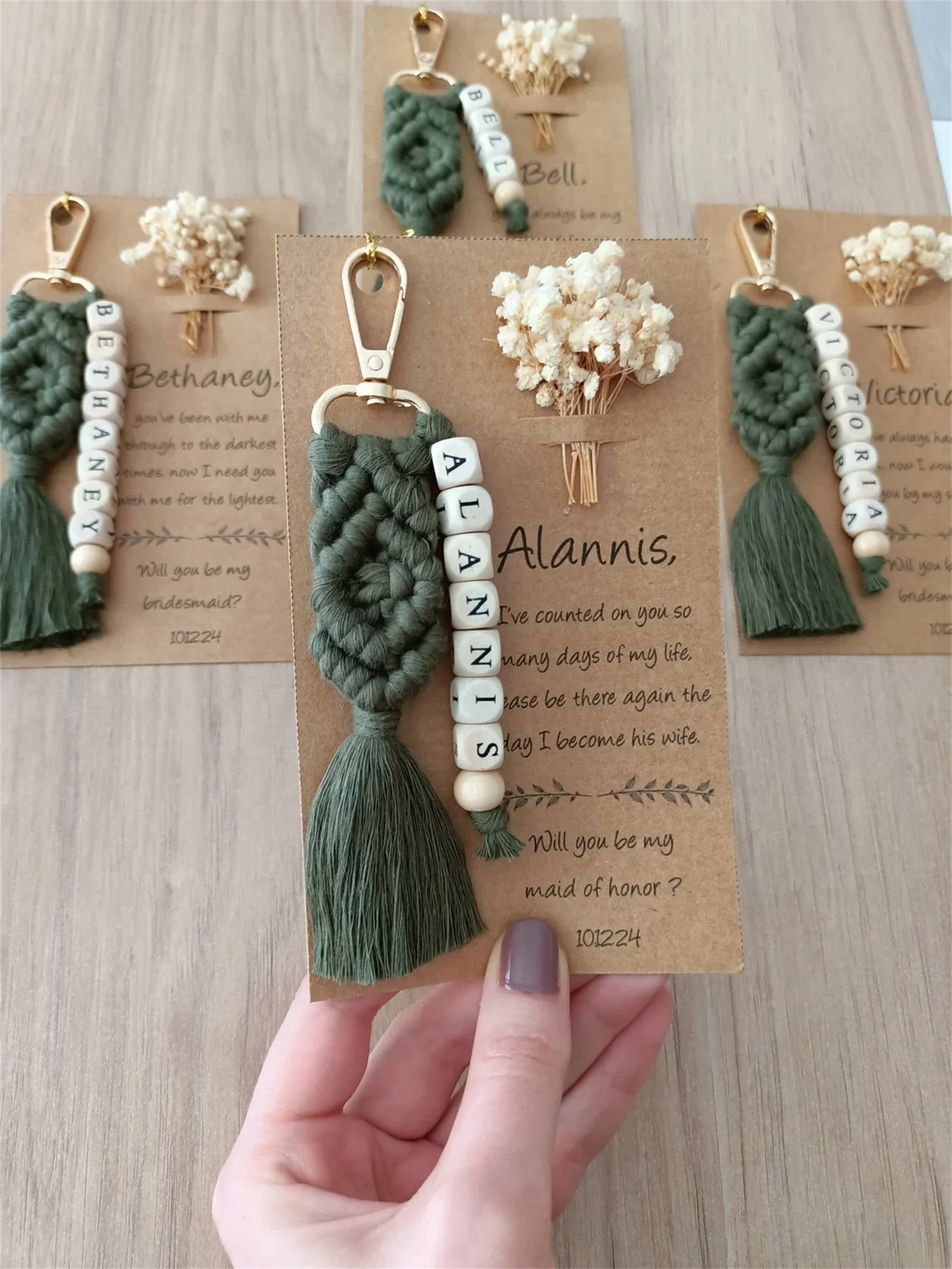 Macrame Name Keychain for Bridesmaid with card and flower, Custom Keychain, Bridal Shower Favor, Matron of Honor Gift, Bridesmai