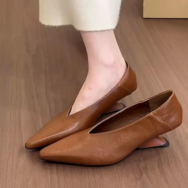 Brown alien-style women's pointed flat shoes, 2026 new fashion casual slip-on shoes for women