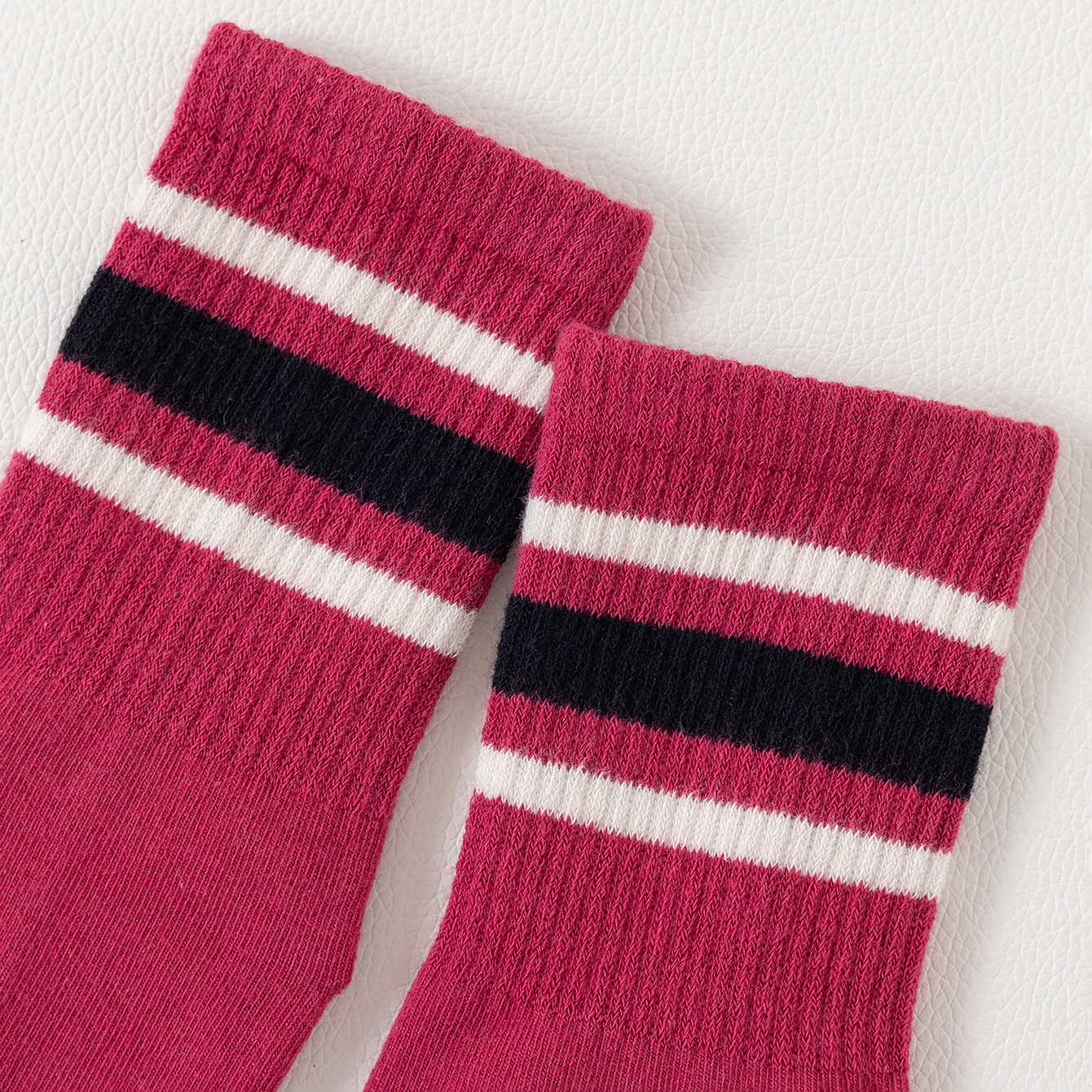 5 Paar Mädchen, mittelgroße und große Kinder-Bodensocken mit herzförmigem Streifenmuster, mittellange Socken, rutschfest, verschleißfest – Detail 6