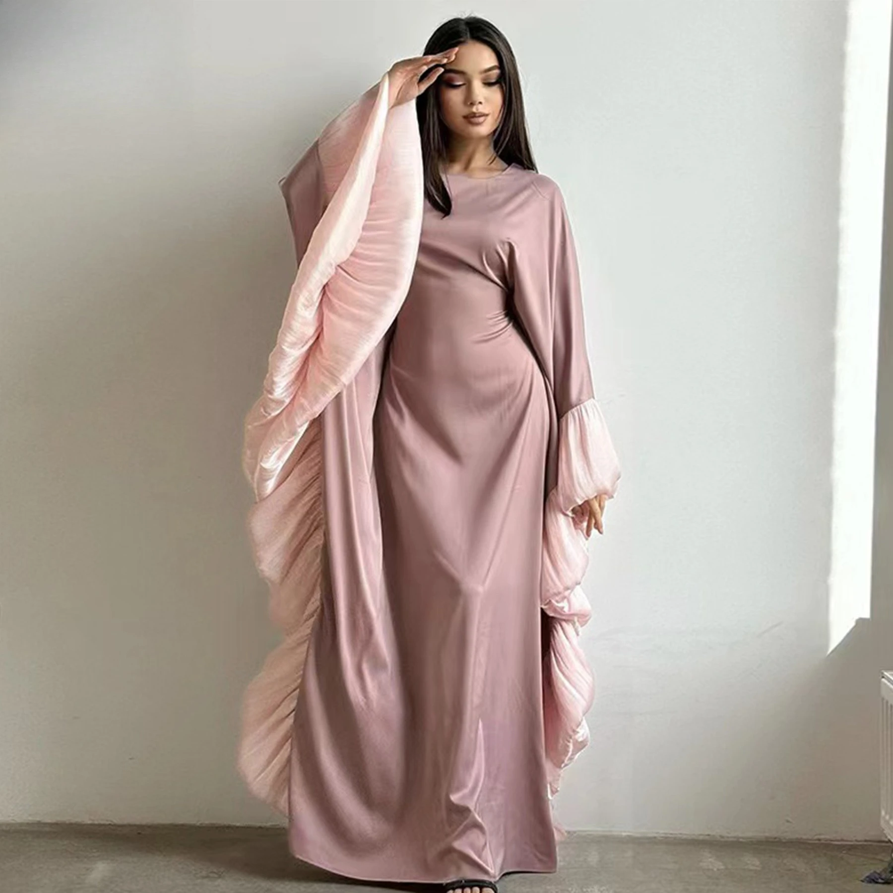 

Dubai Heavy Industries Splicing Lace Sleeve Robe