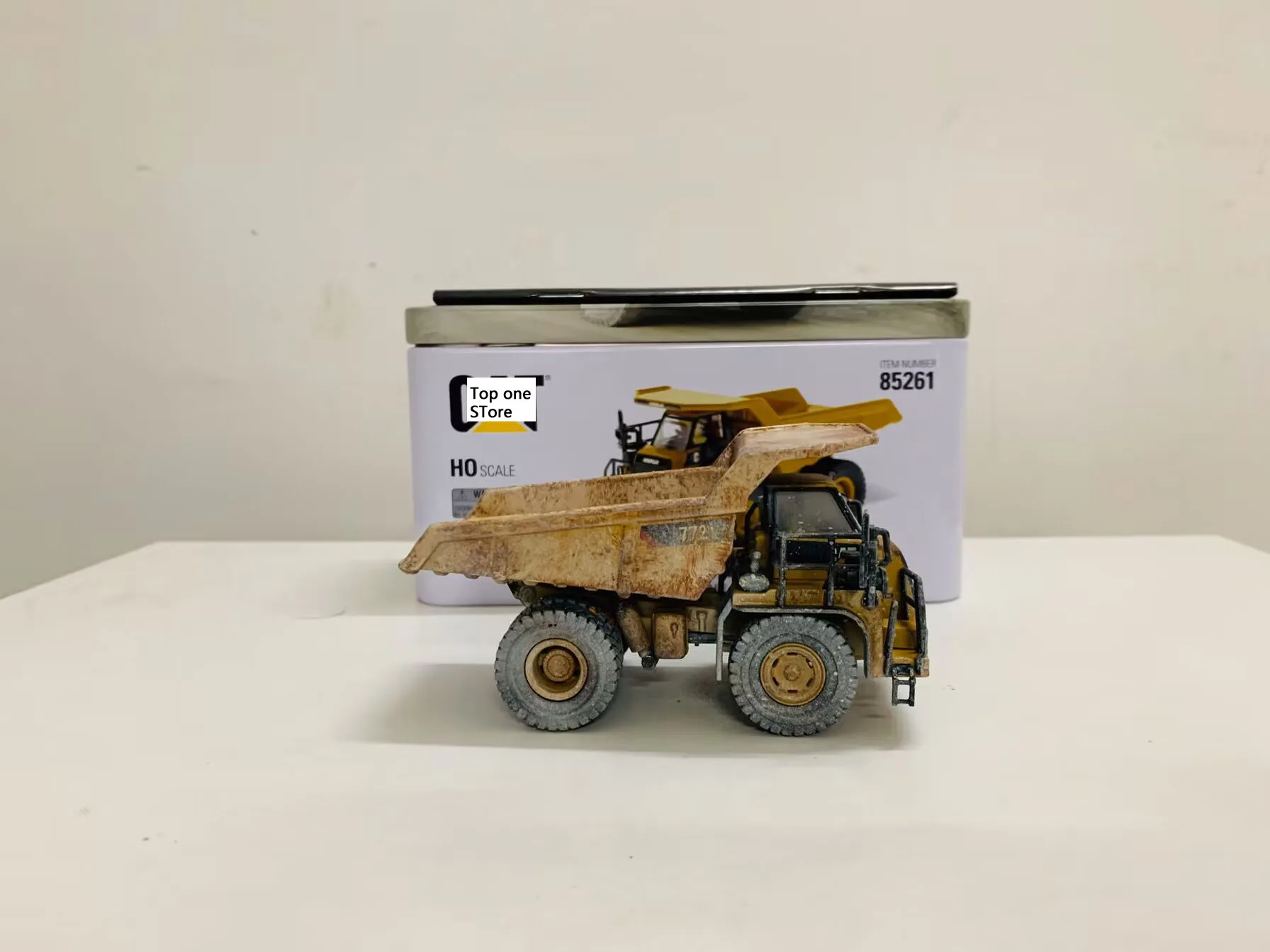 772 Off-Highway Truck Muddy Edition 1:87 HO Scale Metal Model By DieCast Masters DM85261