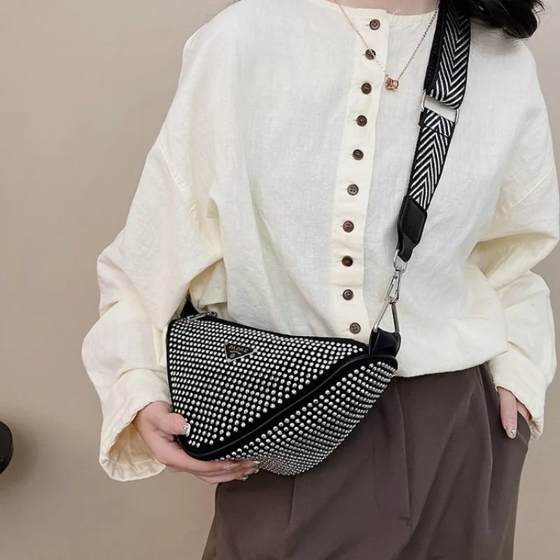 Bolsa de ombro leve feminina Bolsa crossbody compacta para viajar e explorar novos lugares