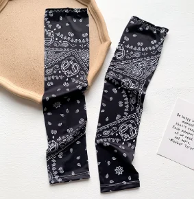 Variant: Black Paisley