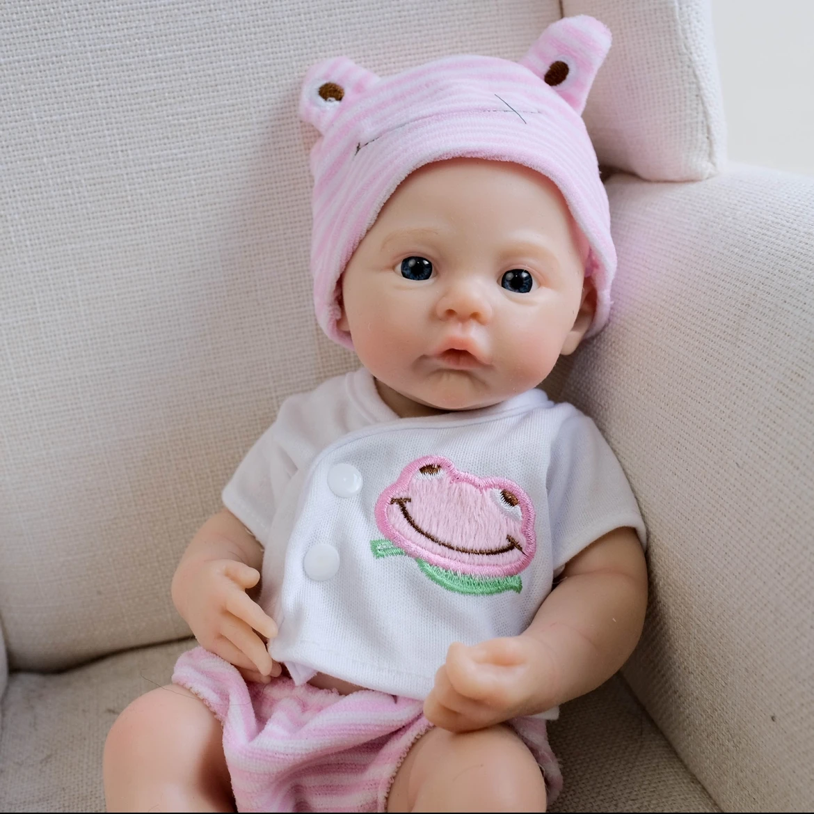 12-Zoll-Reborn-Baby aus Platin-Silikon mit friedlichem Ausdruck, hypoallergene, ultraweiche, körperlich begrenzte Kunstpuppe
