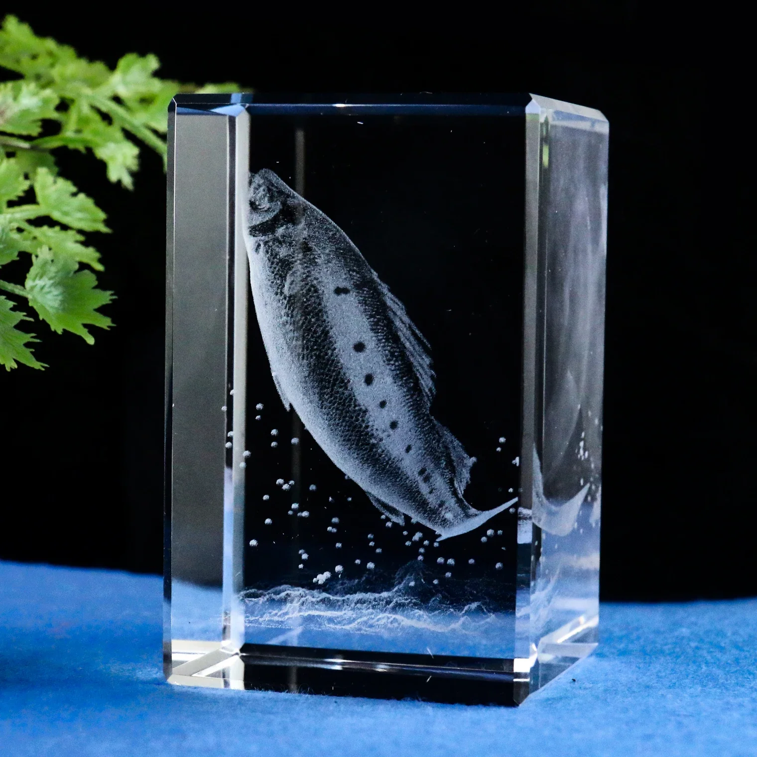 

Transparent Laser Inner Carving Fish Salmon Crystal Prism Suncatcher Craft Figurine Ornament Wedding Centerpiece Gift Home Decor