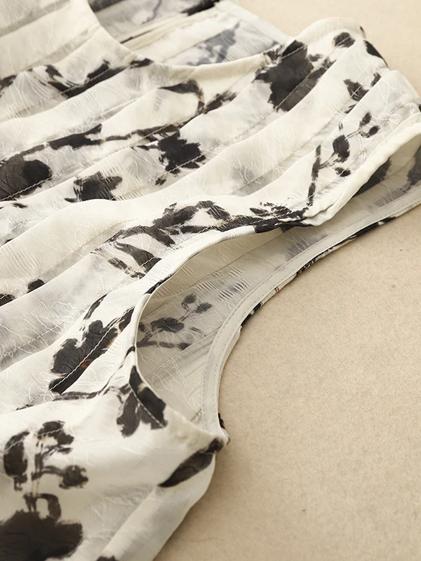 قميص نسائي صيفي جديد 2025 بدون أكمام بياقة دائرية وتصميم فني بالحبر، فضفاض وقصير، يمنح مظهراً نحيفاً، مناسب للارتداء اليومي