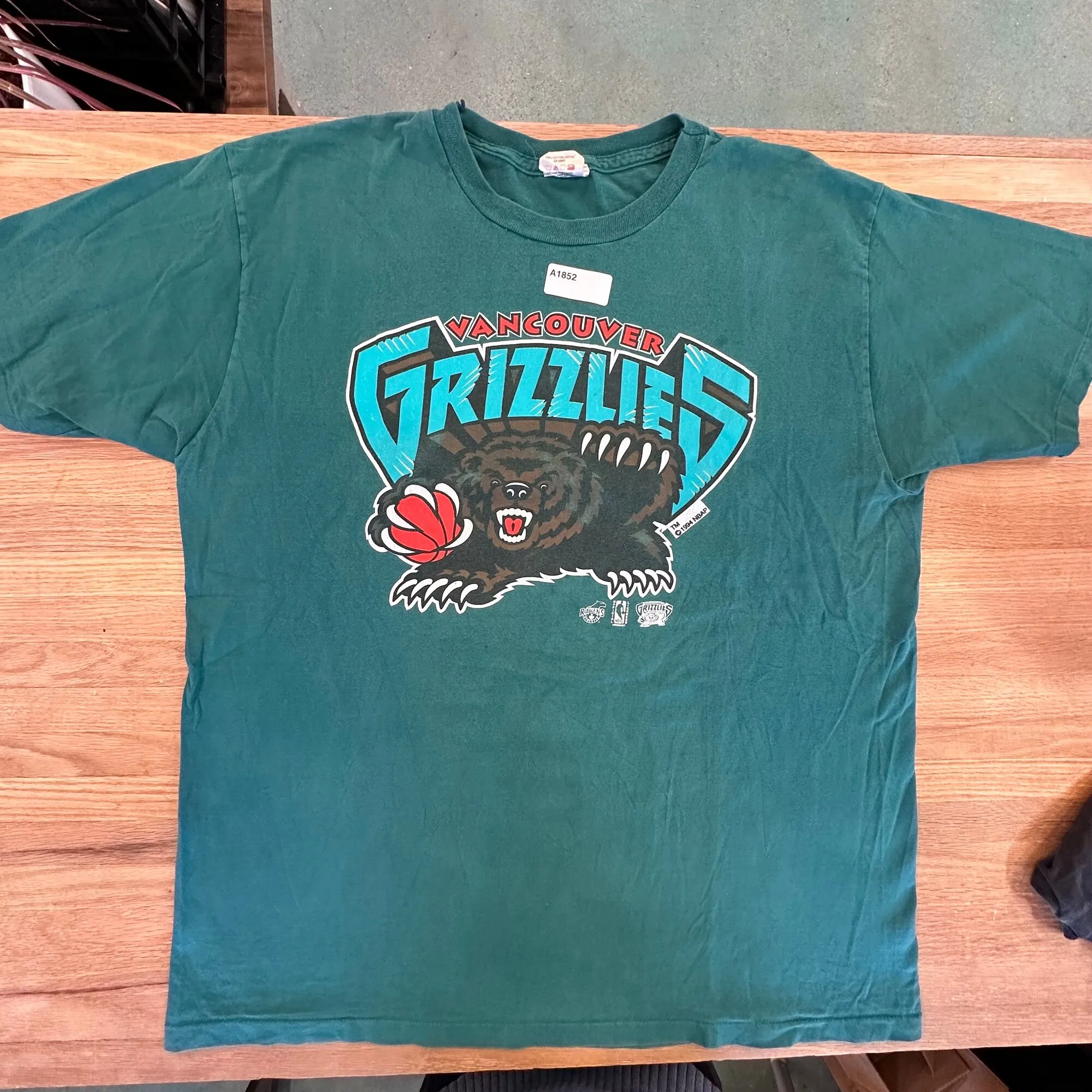 1994 Vancouver Grizzlies T Shirt Sz XL A1852 long or short sleeves