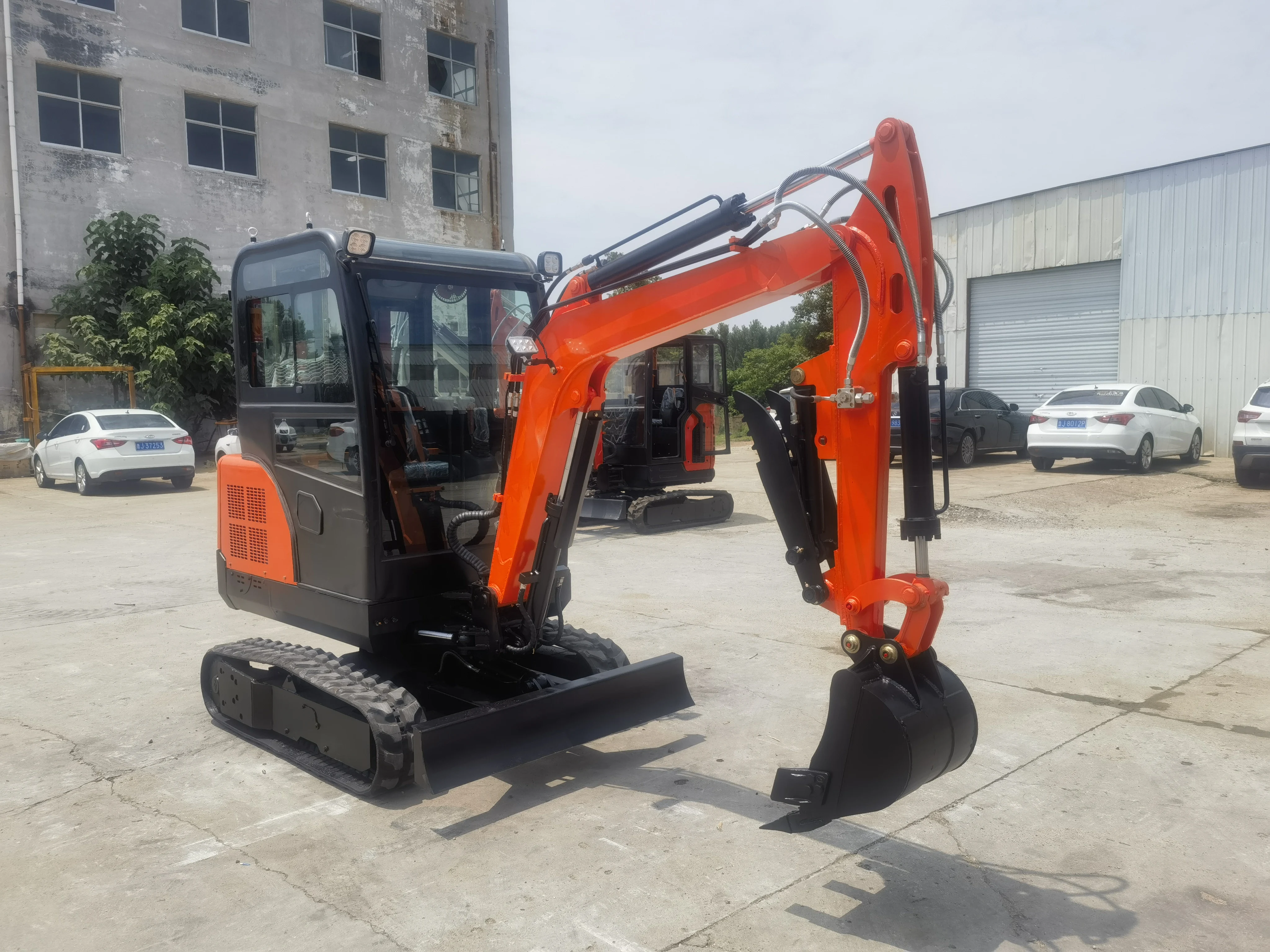 Small excavators crushing ditches Digging home gardening greening Compact and flexible operation can be customized factory direc