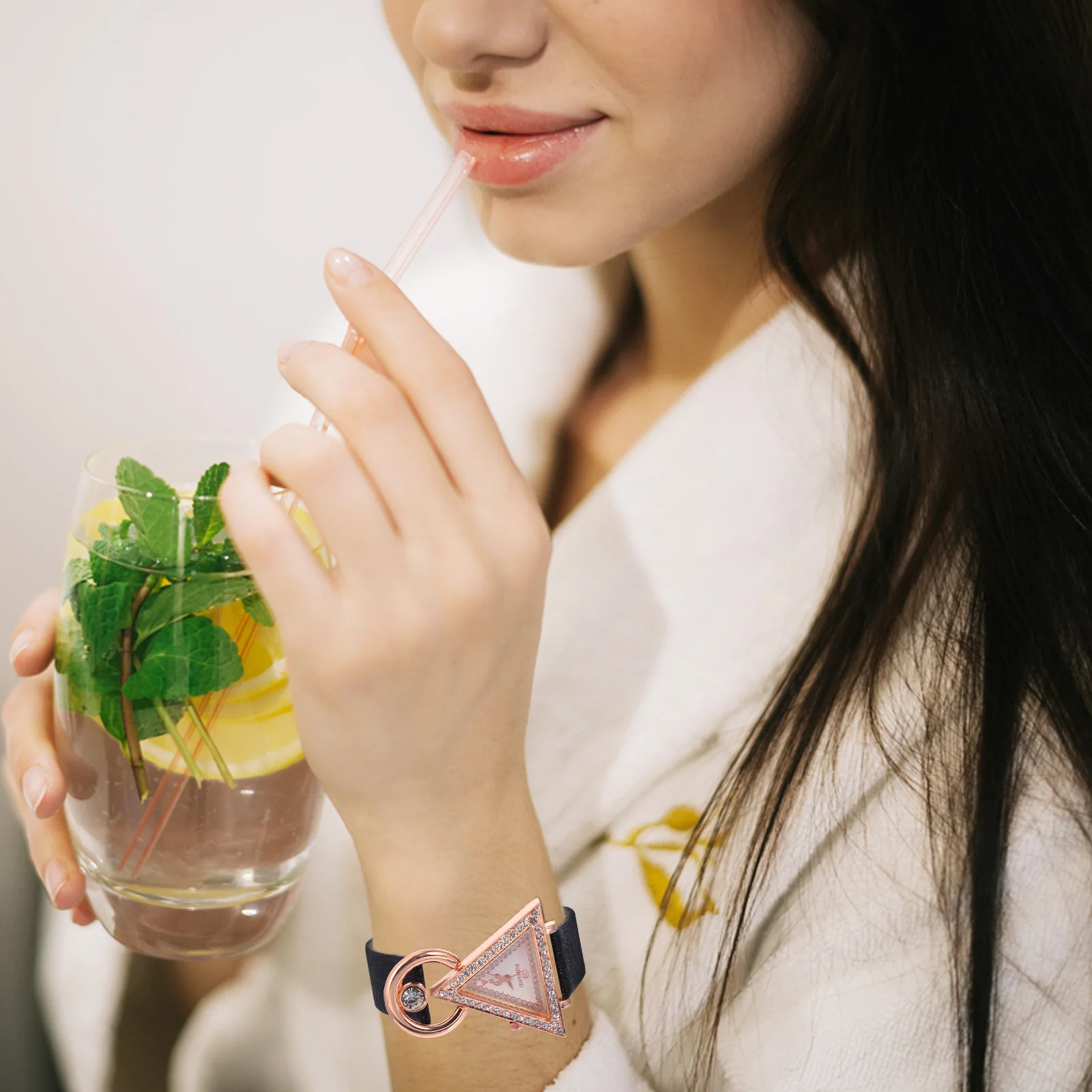

Rhinestone Inlaid Watch Women Triangle Shape Fashion Quartz Watches Black Triangular Adjustable Strap Practical Daily Wear Gift