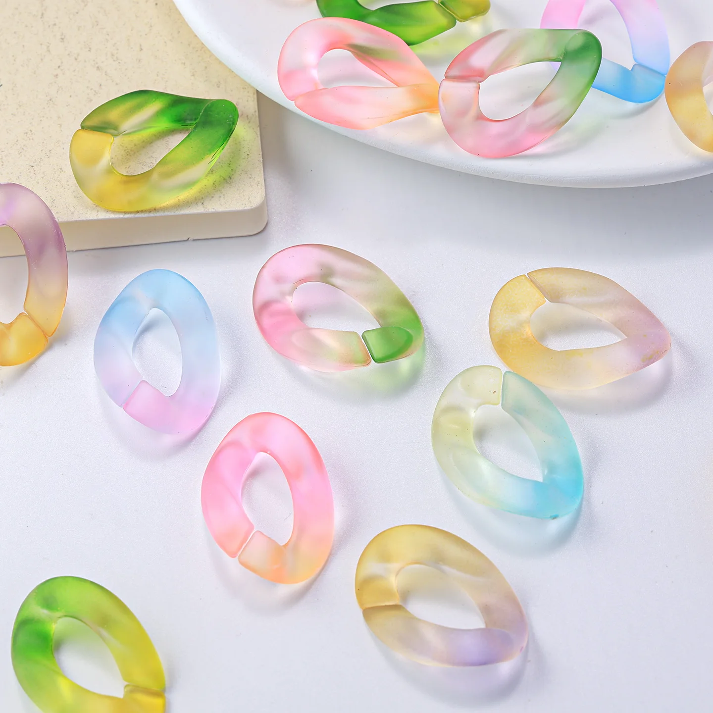 

20pcs/bag Acrylic matte two-color gradient color combination chain DIY jewelry accessories buckle chain bag material