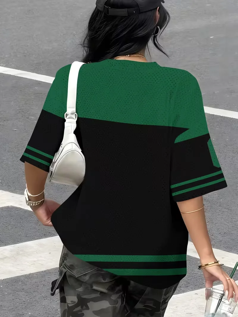 2026 Neues Letter King 66 Print T-Shirt für Damen – Sommerliches V-Ausschnitt Patchwork Kurzarm Sport-Fußballtrikot Y2K Oversized Oberteil – Detail 4