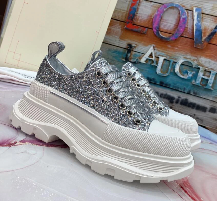 Thick Sole Women and Men Lace Up Sneakers Shoes Height Increase Round Toe Canvas Hot Fashion Top Quality Designer Shoe