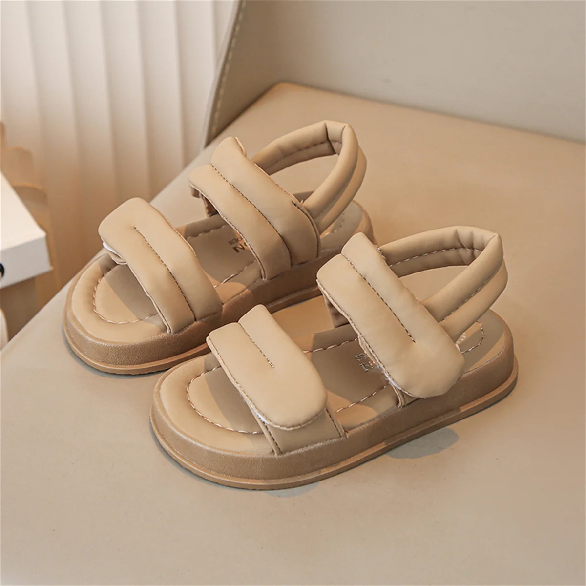 New summer children\'s shoes, solid color, versatile, non-slip, comfortable, suitable for daily use