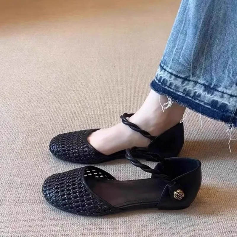 المنسوجة يدويا نمط حقيقية جولة تو كعب منخفض الظهر جوفاء الدانتيل متابعة الصنادل بلون كعب سميك أحذية نسائية أنيقة