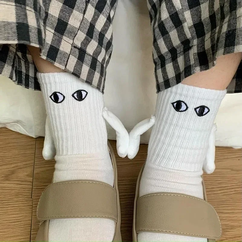 Fashion Funny Creative Magnetic Attraction Hands Black White Cartoon Eyes Couples Socks 1 Pair Celebrity Couple Socks